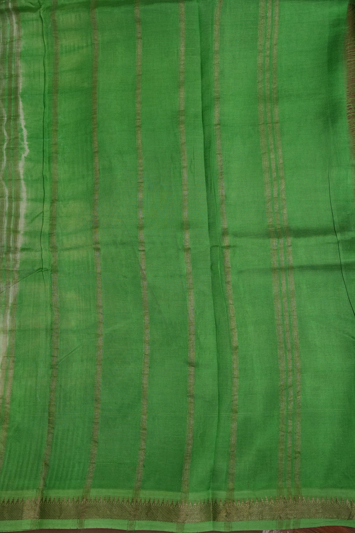 Mangalagiri Silk Shibori Tie & Dye Saree - White with Leaf Green
