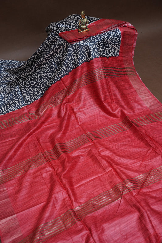 Pure Giccha Silk Saree – Monochrome Paisley Floral Weave with Ruby Red Border
