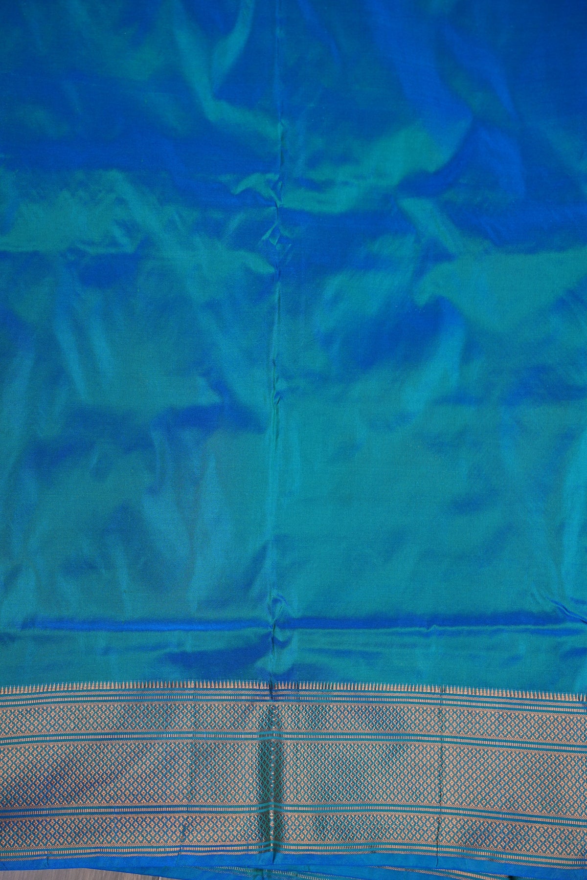 Semi Silk 9-Yard Saree with Paithani Pallu & Gatti Border β Dual Tone Blue & Rama Blue