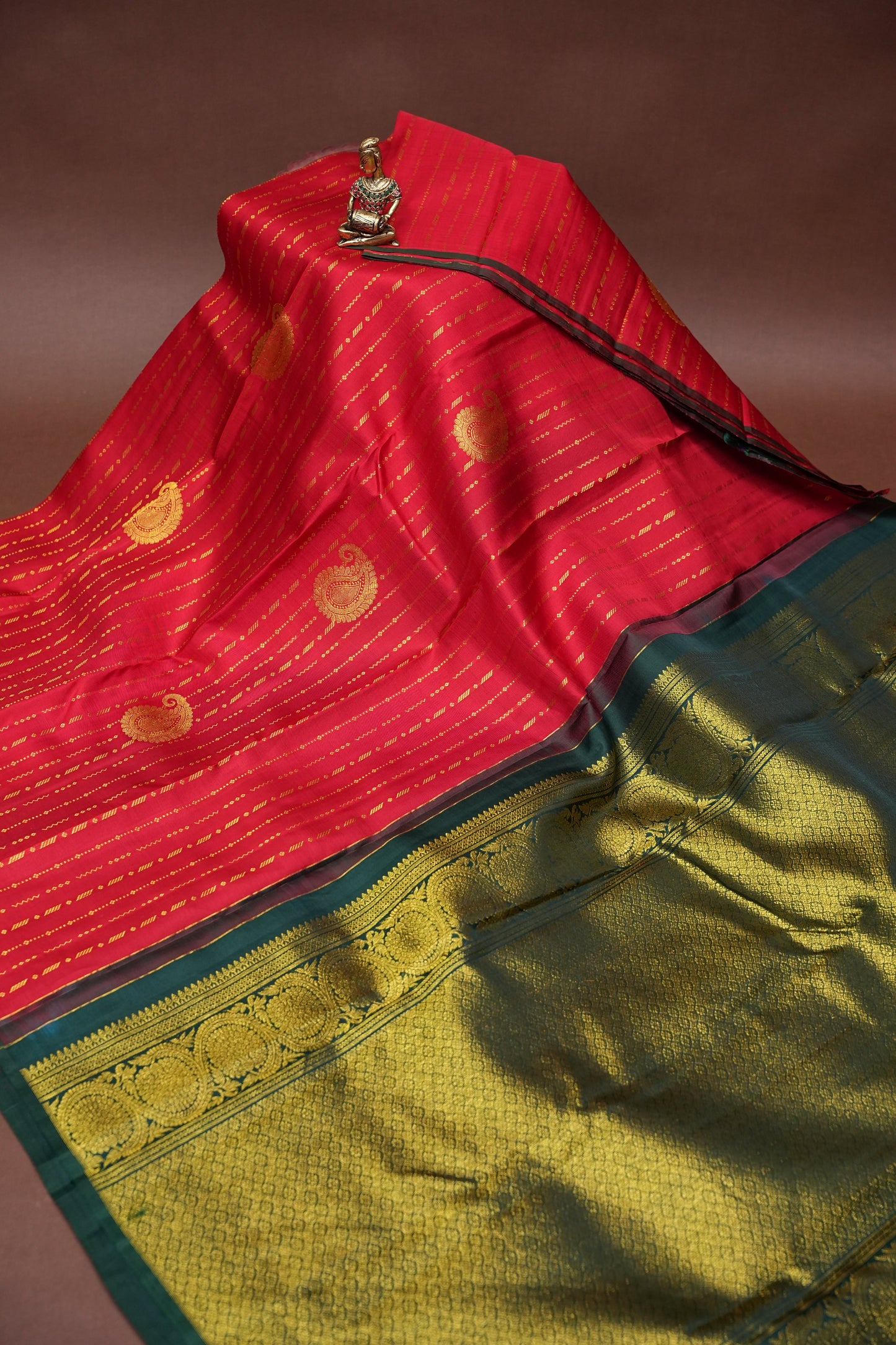 Red Borderless Pure Kanchipuram Silk Saree with Green Zari Pallu & Traditional Motifs