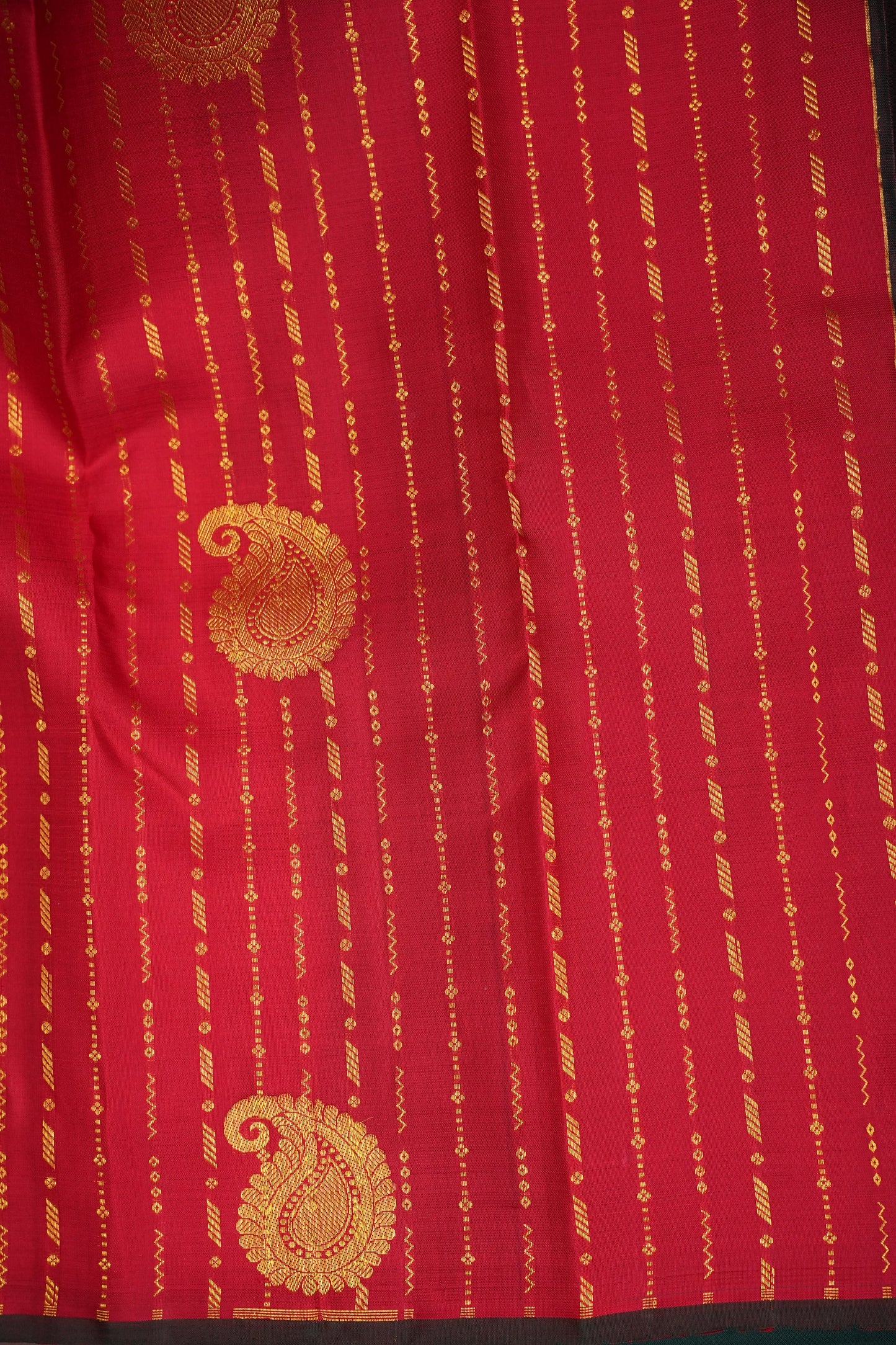Red Borderless Pure Kanchipuram Silk Saree with Green Zari Pallu & Traditional Motifs