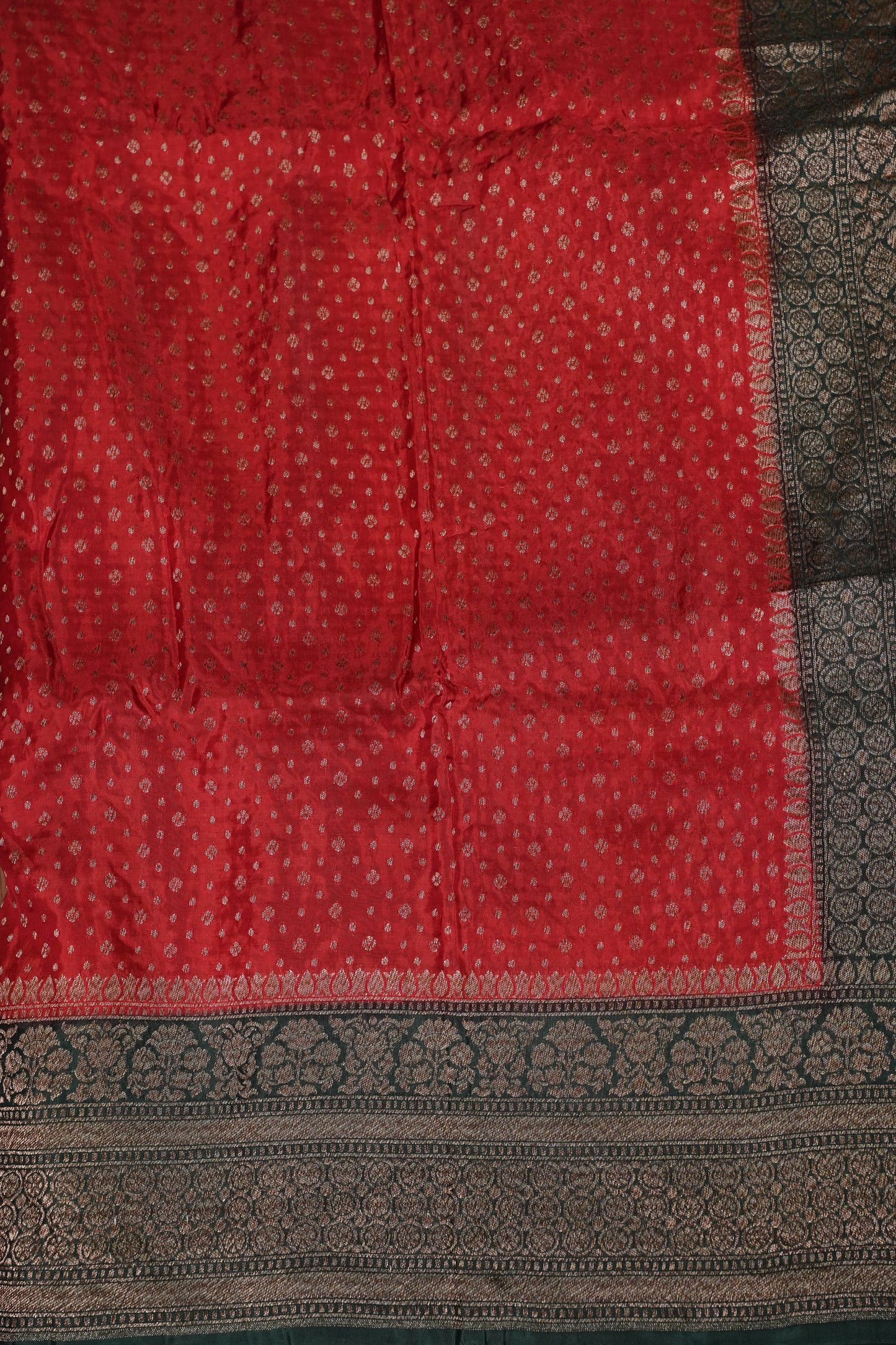 Khaddi Georgette Crepe Silk Saree with Antique Border – Red & Bottle Green