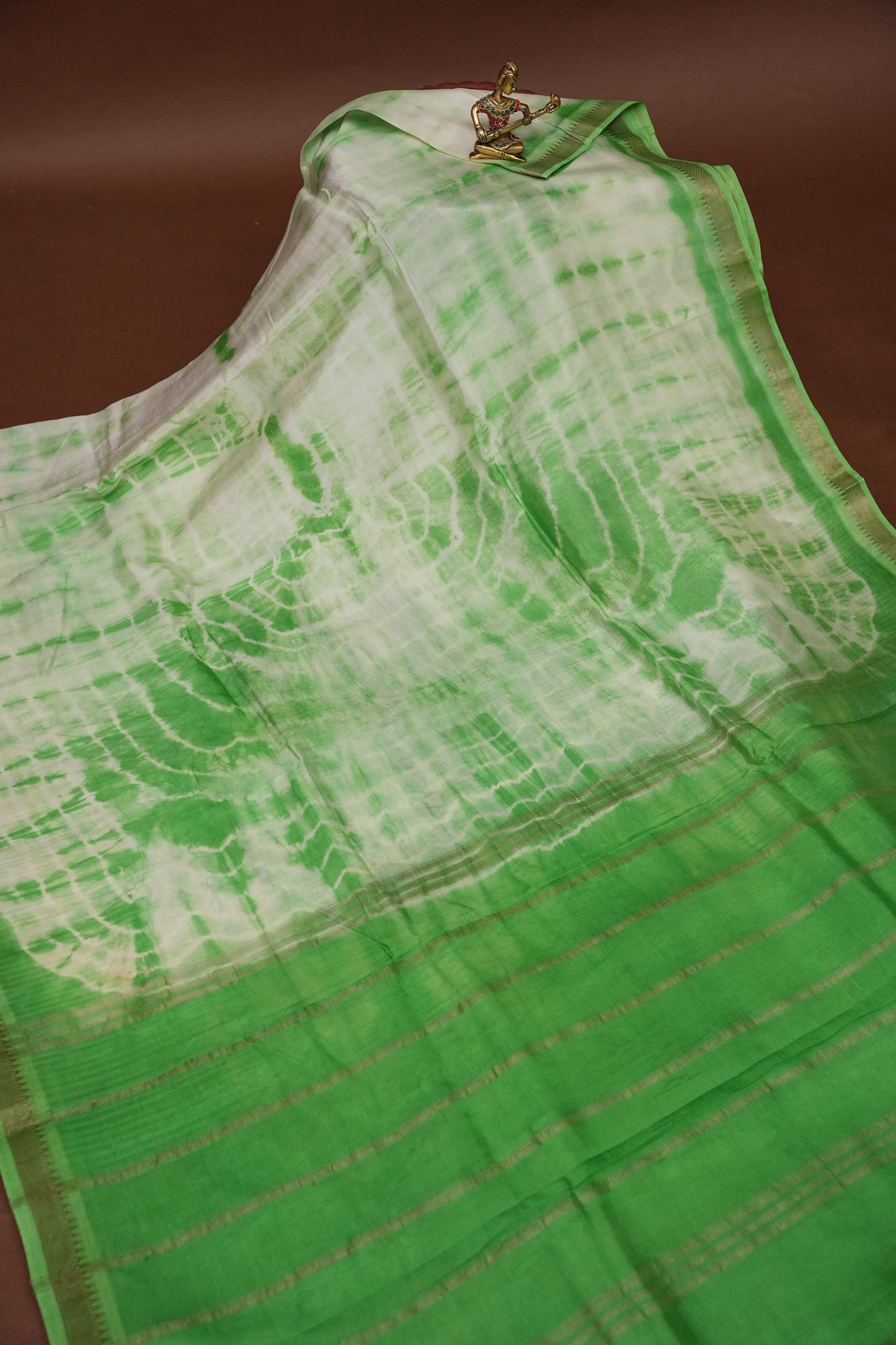 Mangalagiri Silk Shibori Tie & Dye Saree - White with Leaf Green
