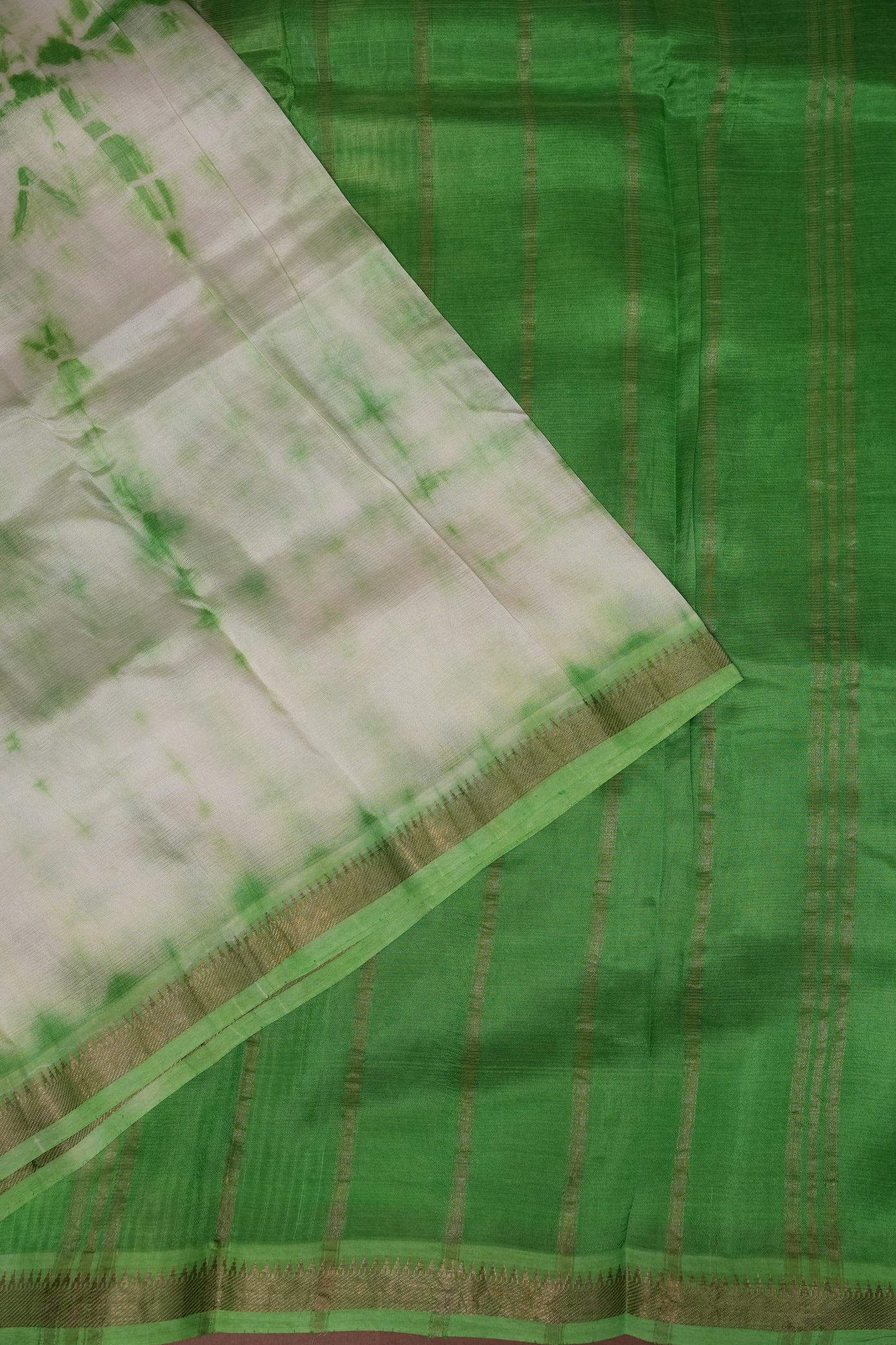 Mangalagiri Silk Shibori Tie & Dye Saree - White with Leaf Green