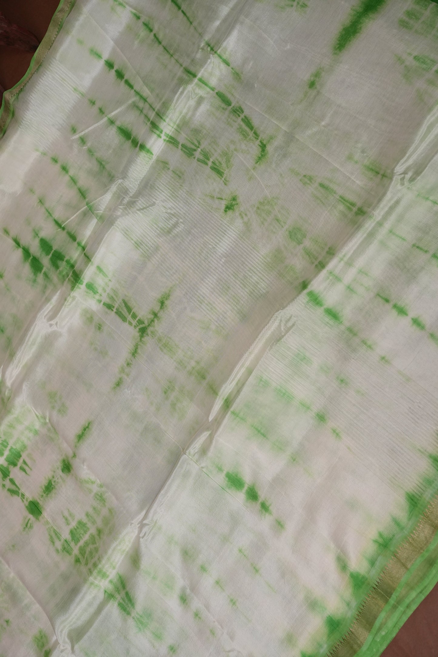 Mangalagiri Silk Shibori Tie & Dye Saree - White with Leaf Green
