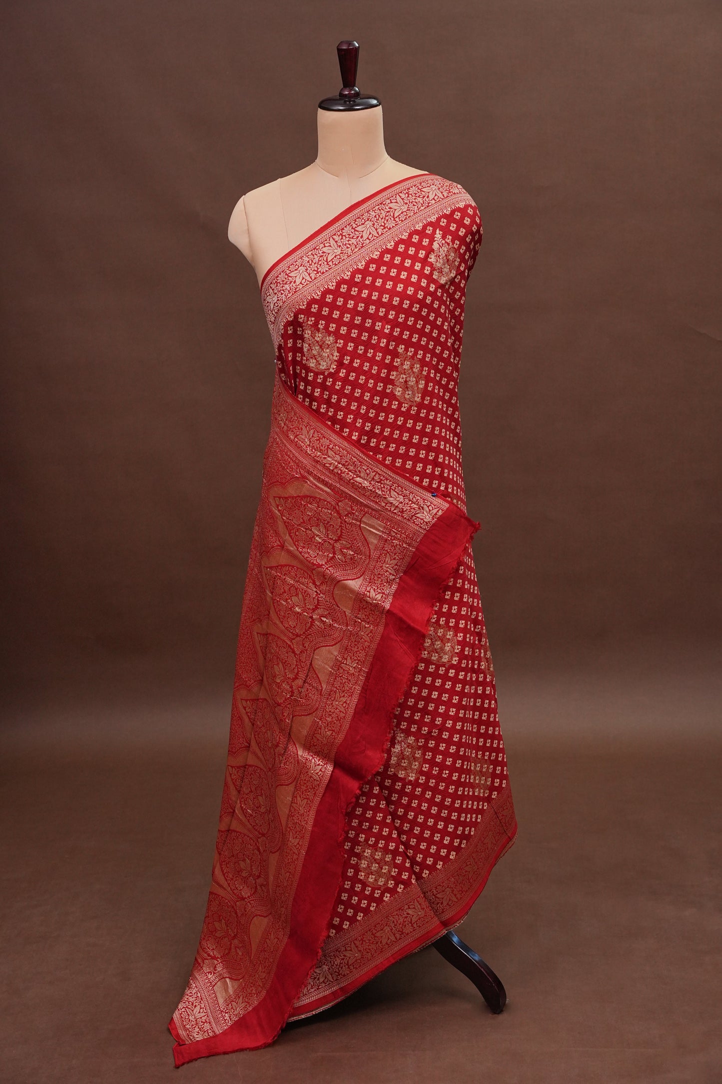 Crushed Munga Banarasi Saree with Bandhini Prints-Red
