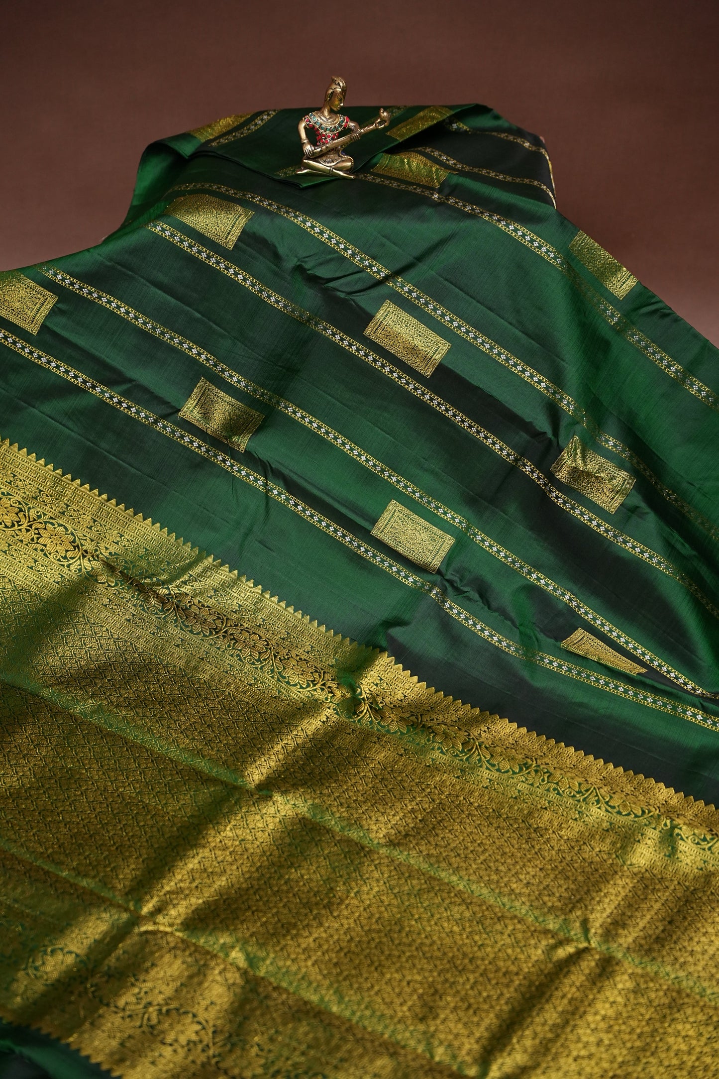 Bottle Green Pure Kanchipuram Borderless Silk Saree|Silk Mark Certified