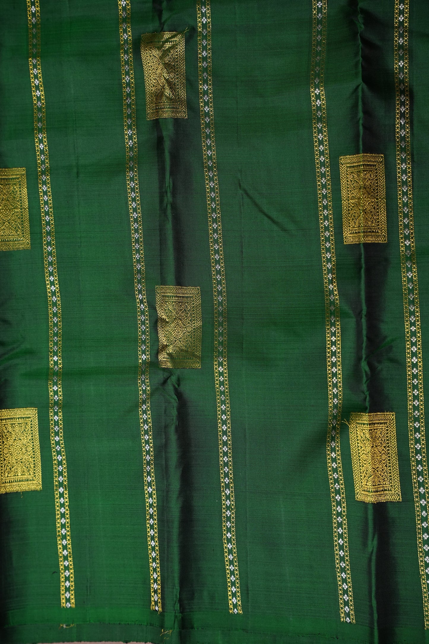 Bottle Green Pure Kanchipuram Borderless Silk Saree|Silk Mark Certified