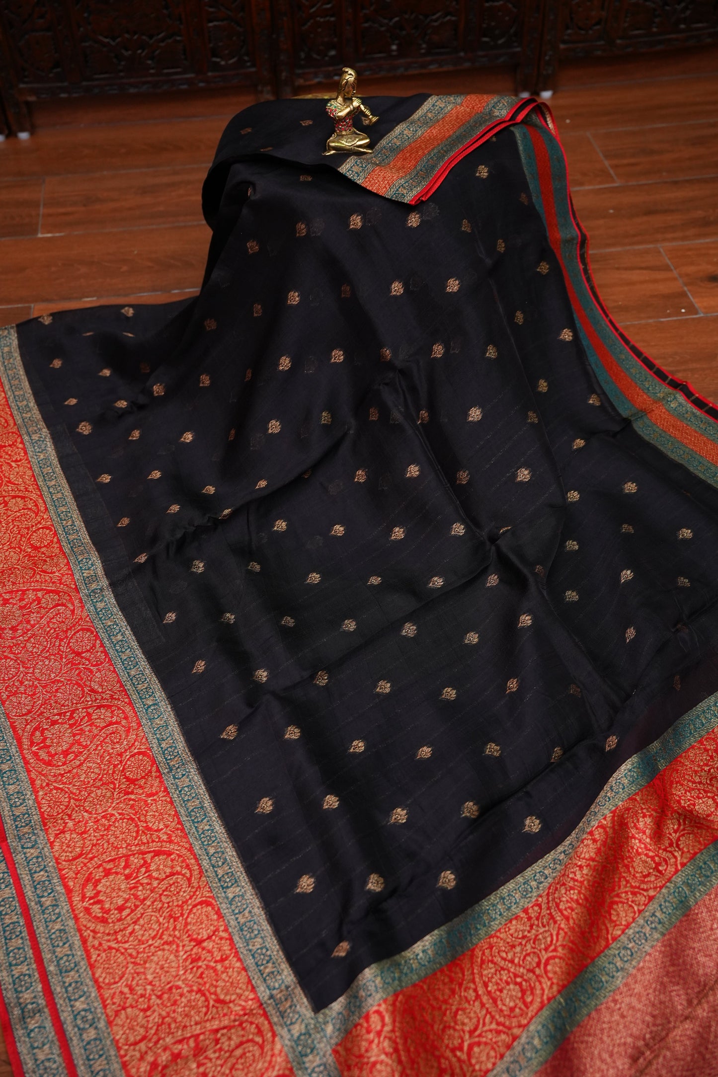Banarasi Tussar Raw Silk Saree with Contrast 3D Border – Black & Red