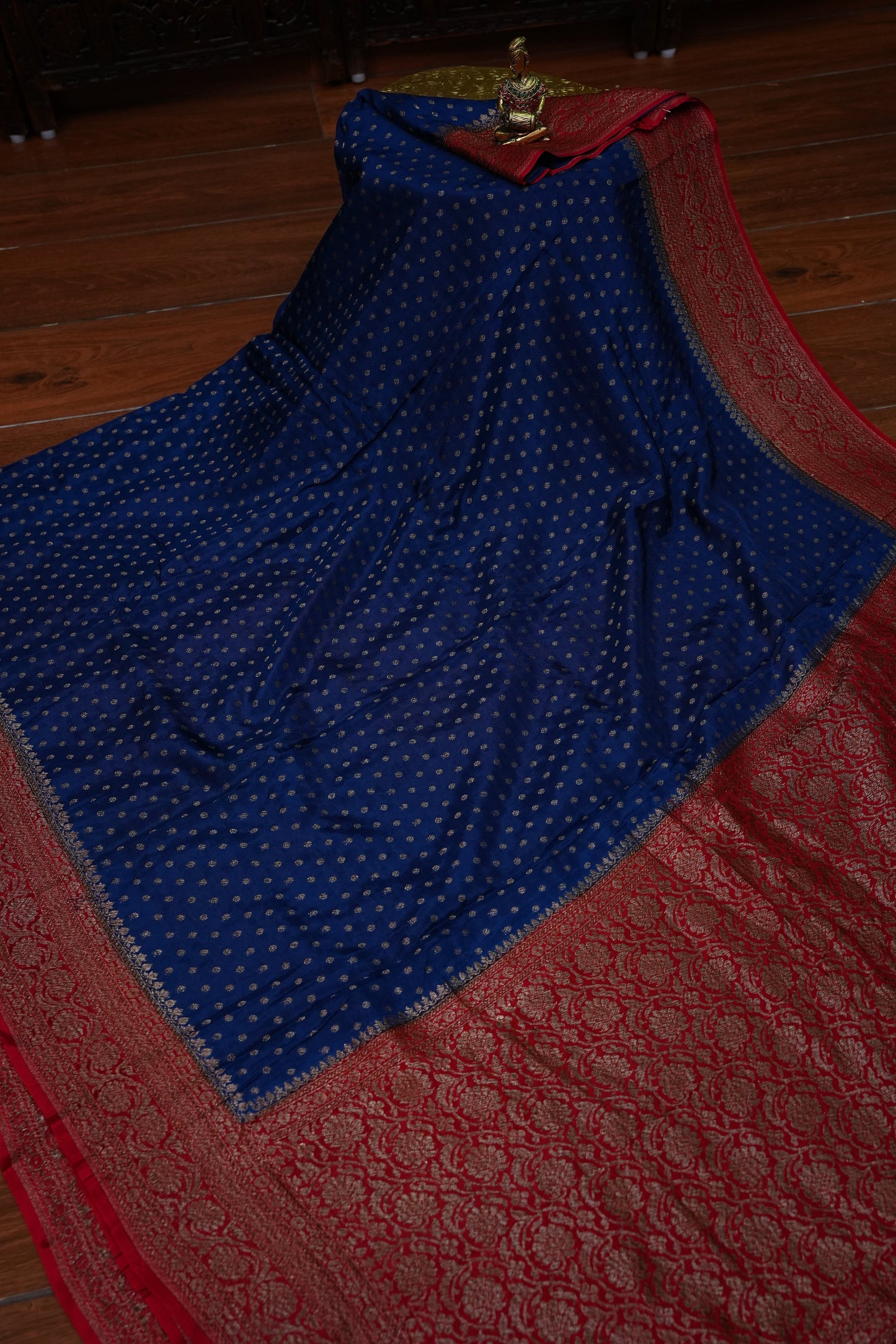 Khaddi Georgette Crepe Silk Saree with Antique Border – Peacock Blue & Red