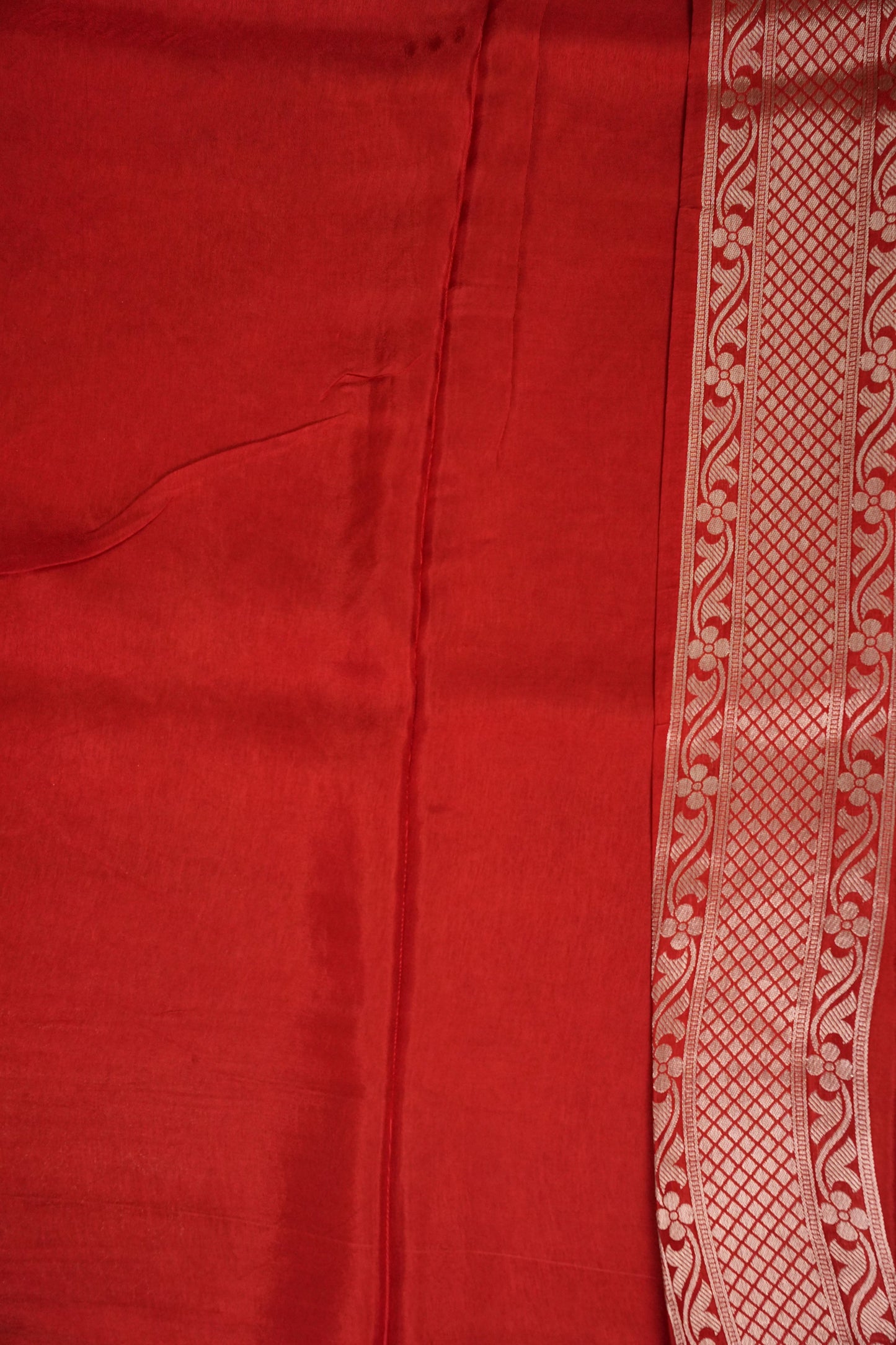 Banarasi Silk Saree – Classic Red with Intricate Gold Zari Floral Weave