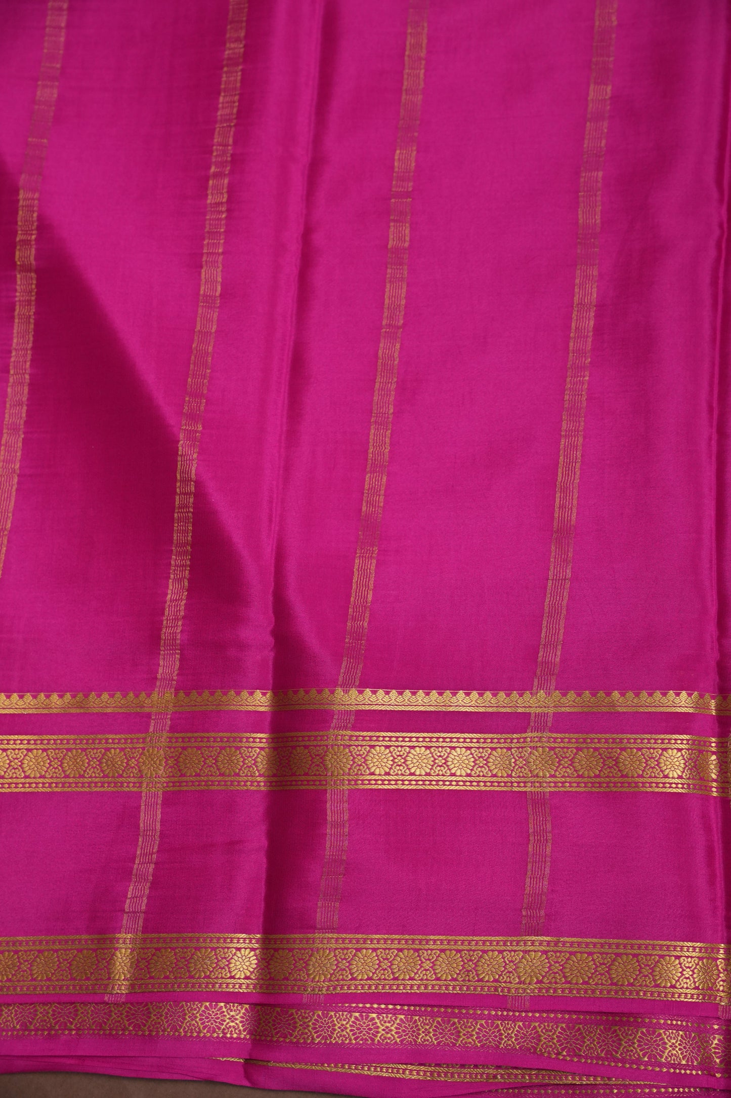 Plain Pure Crepe Mysore Silk Saree With Retta Pet Border - Hot Pink