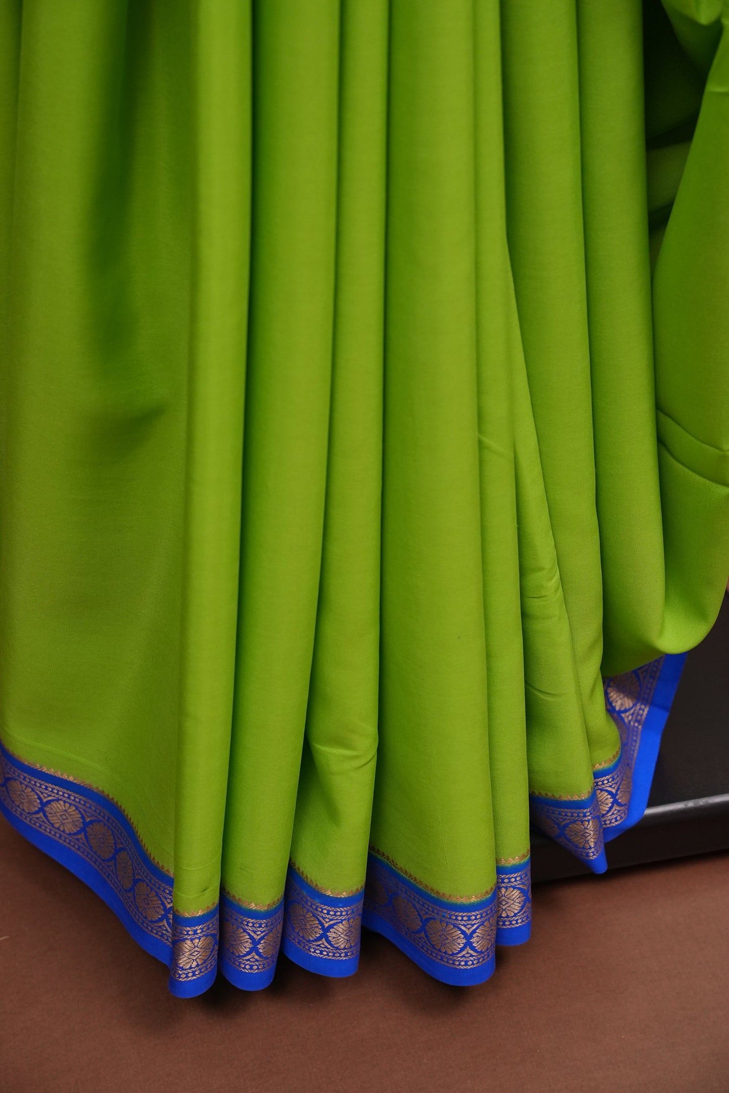 Plain Pure Crepe Mysore Silk Saree in Parrot Green With Contrast Ink Blue Pallu & Blouse