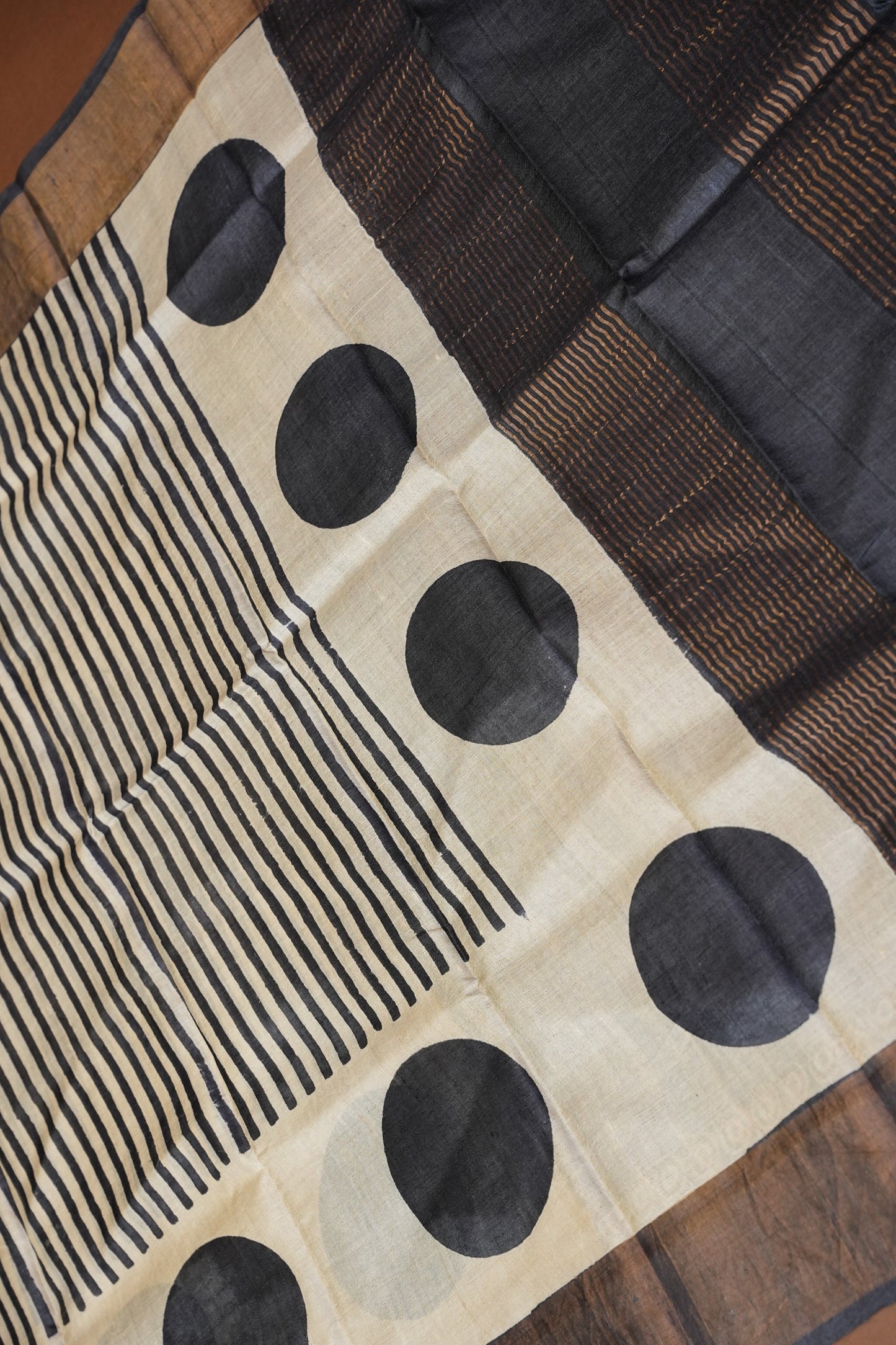Geometric Patterned Pure Tussar Silk Saree - Monochrome|Silk Mark Certificate