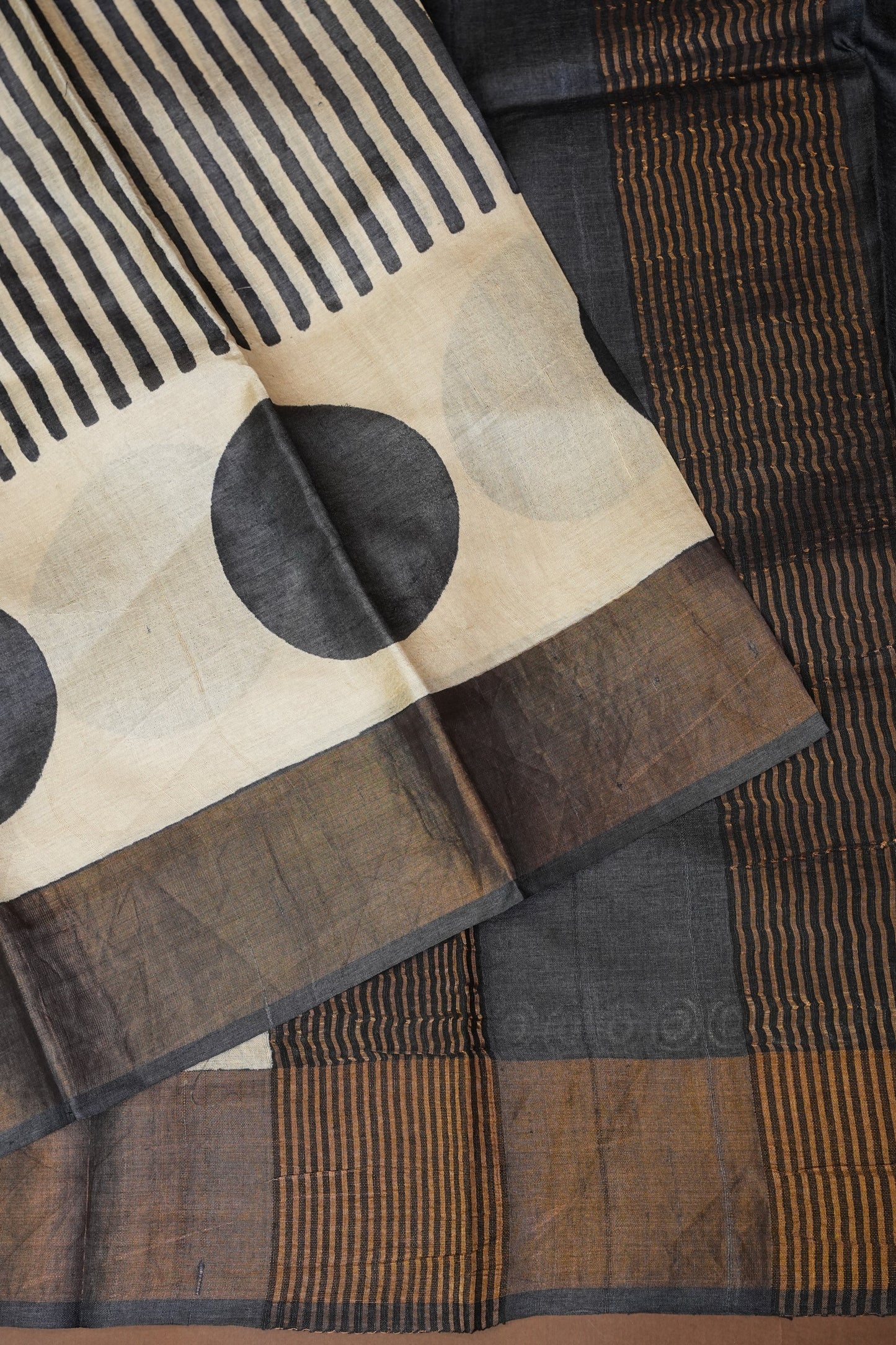 Geometric Patterned Pure Tussar Silk Saree - Monochrome|Silk Mark Certificate