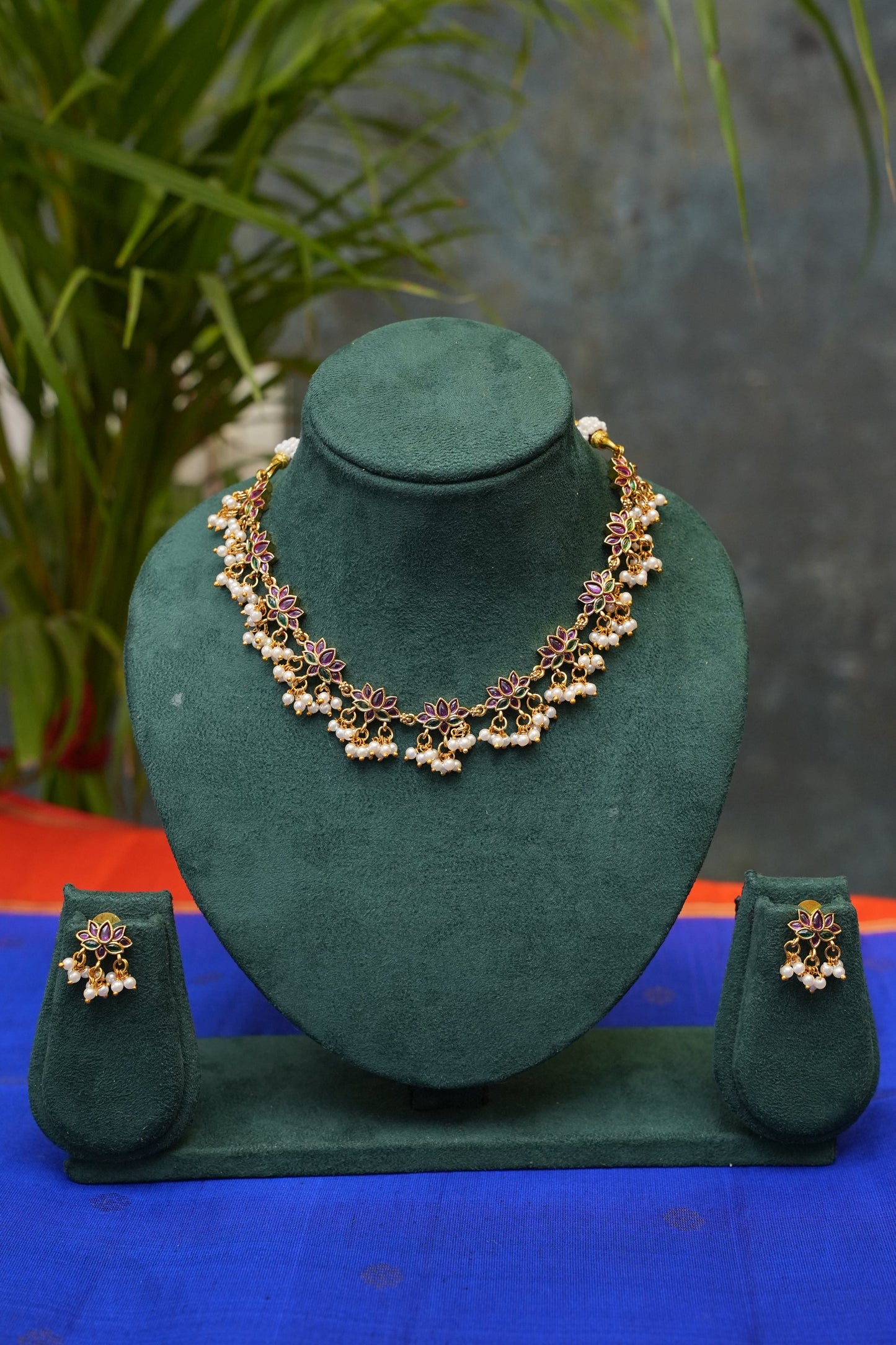 Antique Gold-Plated Lotus Concept Choker Set