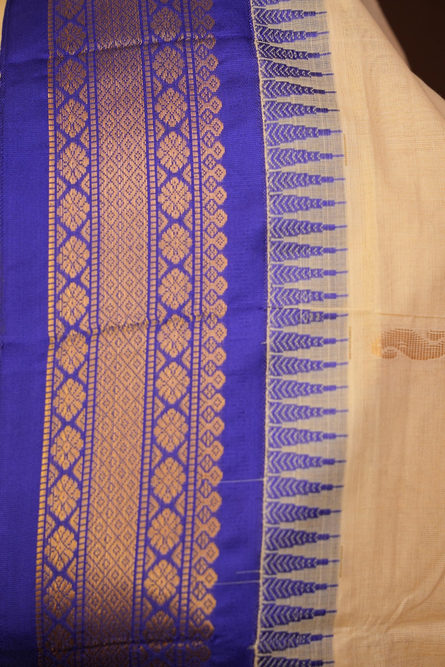 Gadwal Cotton Saree - Beige & Royal Blue