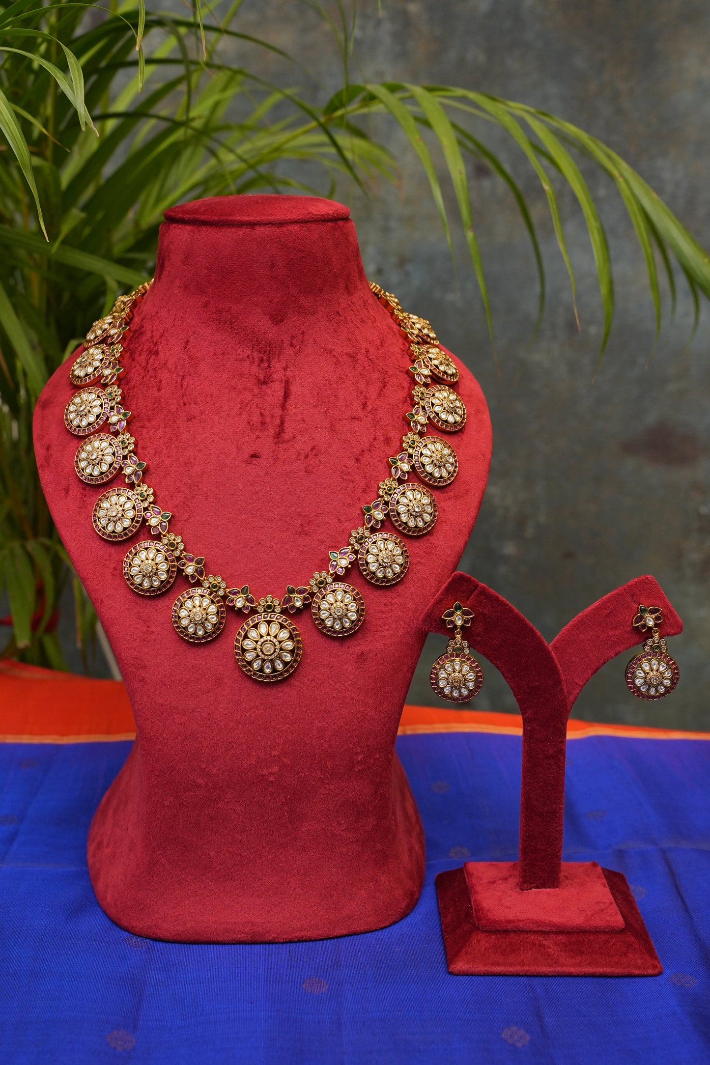 Classic Statement Antique Gold-Plated Floral Patterned Necklace Set
