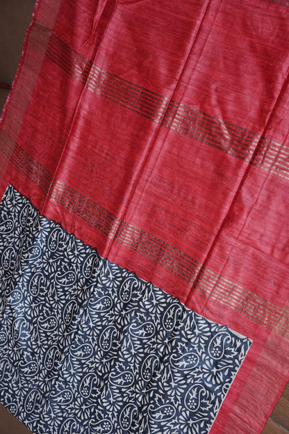 Pure Giccha Silk Saree – Monochrome Paisley Floral Weave with Ruby Red Border