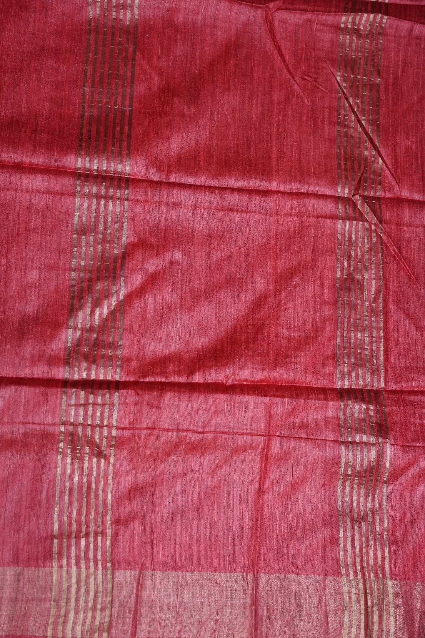 Pure Giccha Silk Saree – Monochrome Paisley Floral Weave with Ruby Red Border