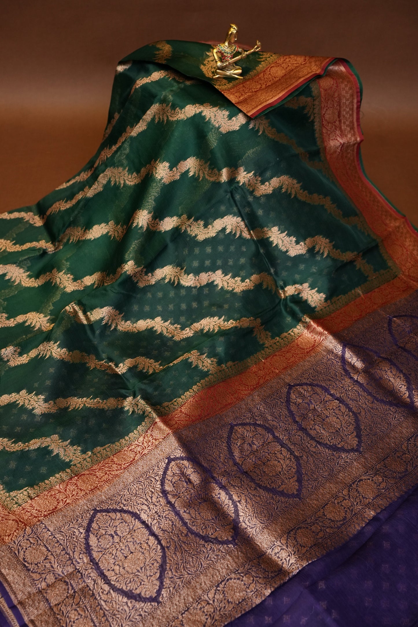Pure Banarasi Organza(Kora) Silk Handloom Saree with Antique Zari Jaal & Contrast Border – Emerald Green with Red Border & Purple Pallu | Silk Mark Certified
