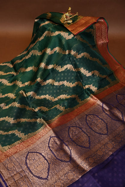 Pure Banarasi Organza(Kora) Silk Handloom Saree with Antique Zari Jaal & Contrast Border – Emerald Green with Red Border & Purple Pallu | Silk Mark Certified