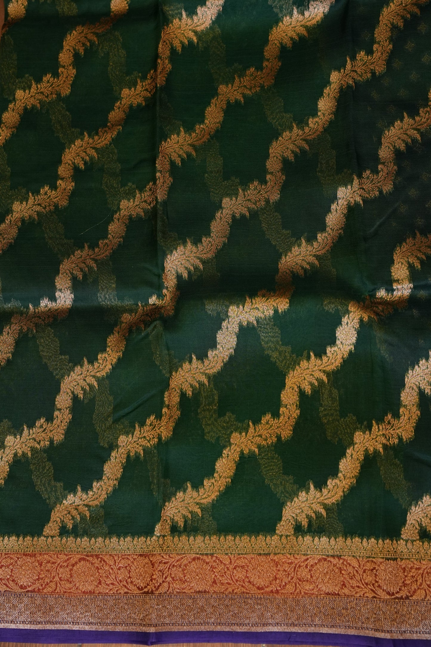 Pure Banarasi Organza(Kora) Silk Handloom Saree with Antique Zari Jaal & Contrast Border – Emerald Green with Red Border & Purple Pallu | Silk Mark Certified