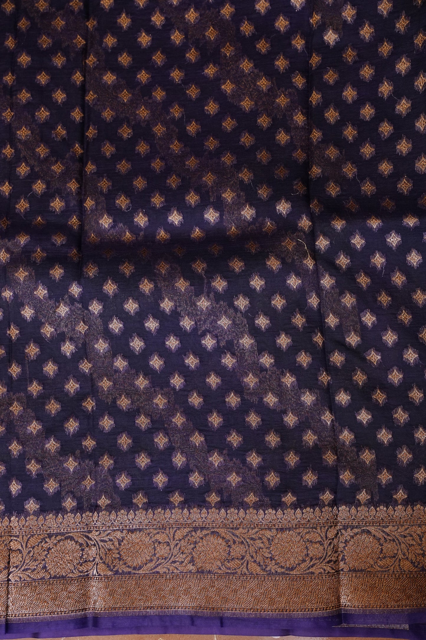 Pure Banarasi Organza(Kora) Silk Handloom Saree with Antique Zari Jaal & Contrast Border – Emerald Green with Red Border & Purple Pallu | Silk Mark Certified