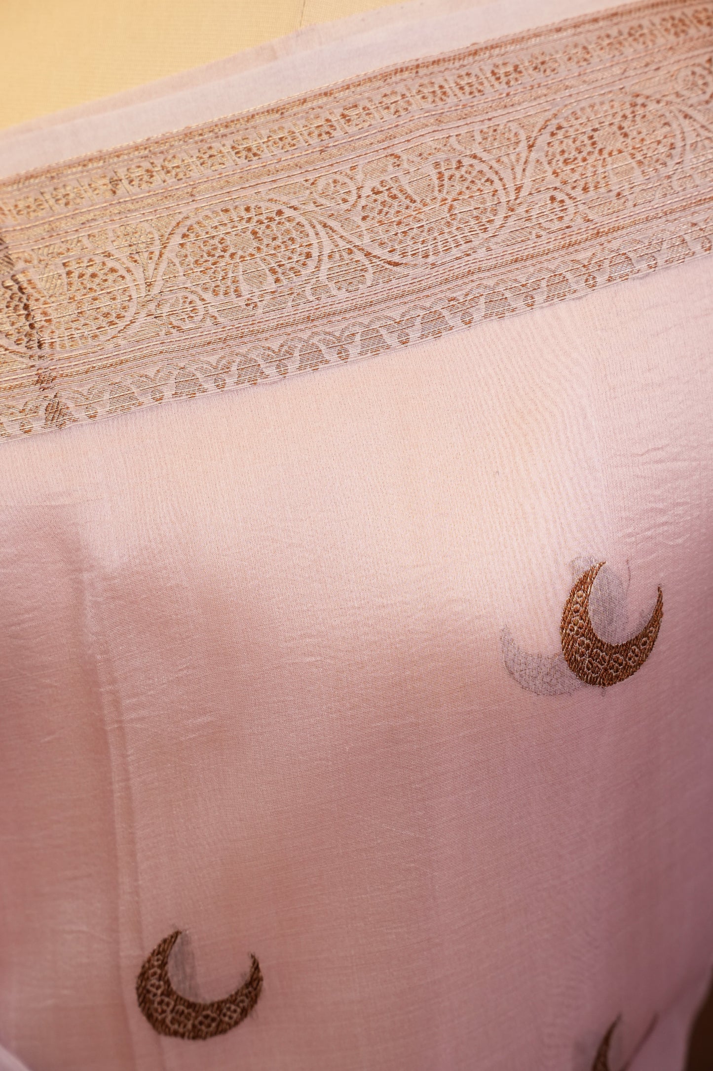 Pure Banarasi Organza(Kora) Silk Handloom Saree with Antique Gold Zari Buttas & Border – Baby Pink | Silk Mark Certified