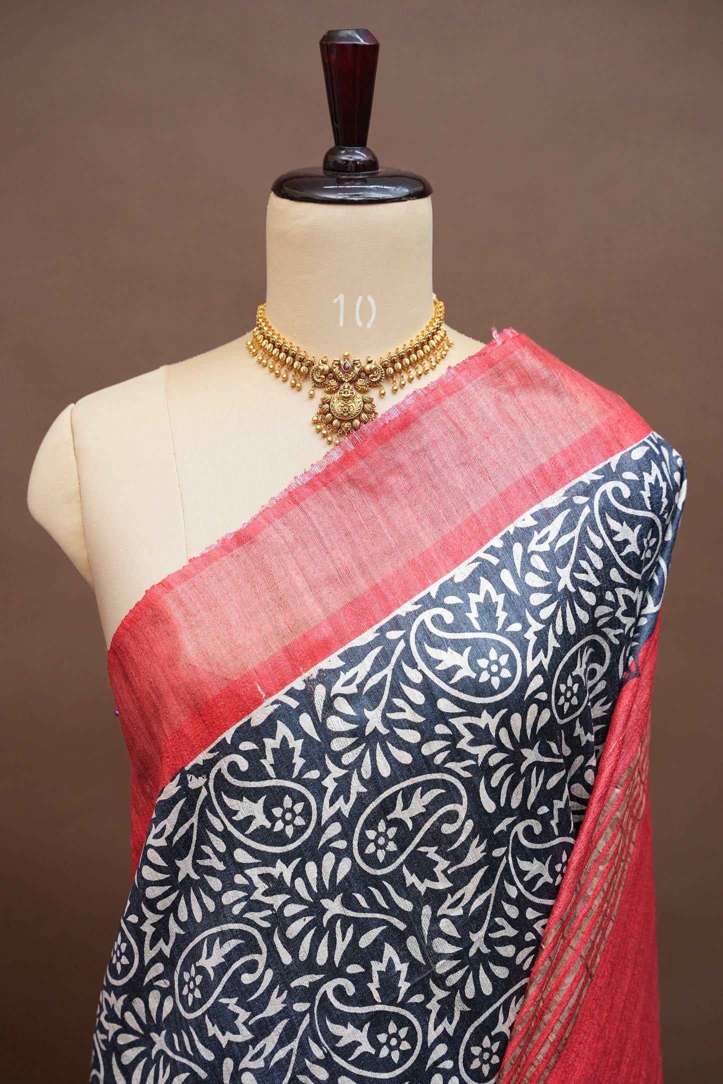 Pure Giccha Silk Saree – Monochrome Paisley Floral Weave with Ruby Red Border