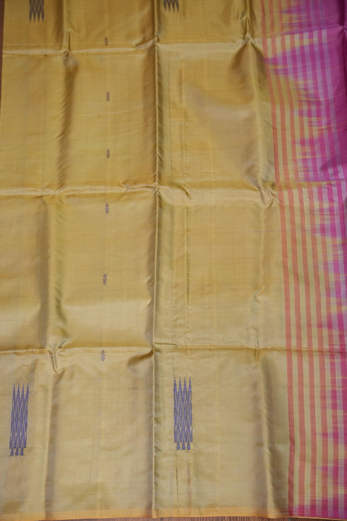 Vegan Saree with Temple Motifs & Contrast Magenta Pallu – Beige Gold