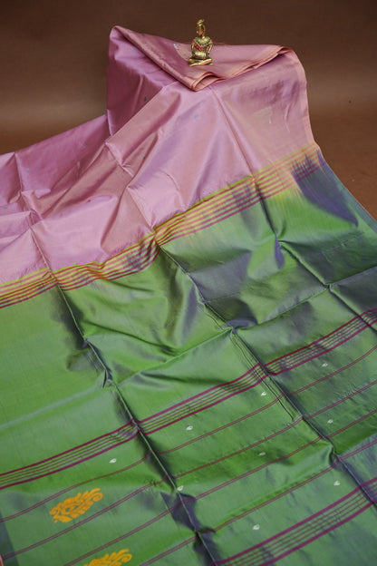 Vegan Saree with Temple Motifs & Contrast Green Pallu – Lavender Pink