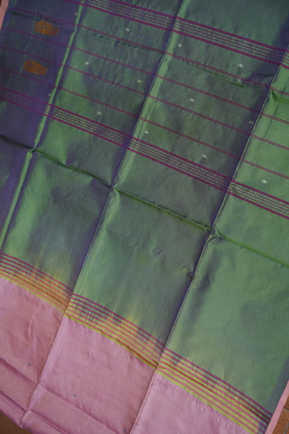 Vegan Saree with Temple Motifs & Contrast Green Pallu – Lavender Pink