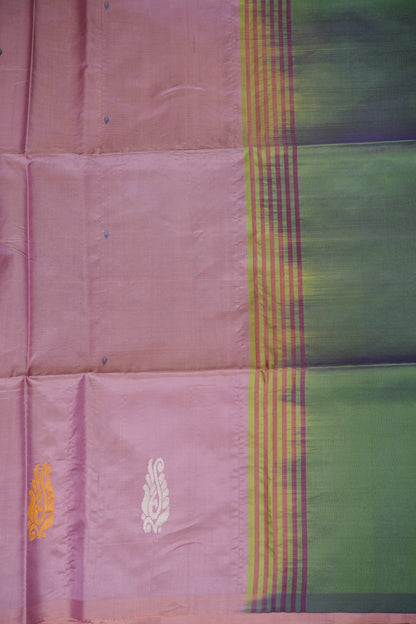 Vegan Saree with Temple Motifs & Contrast Green Pallu – Lavender Pink