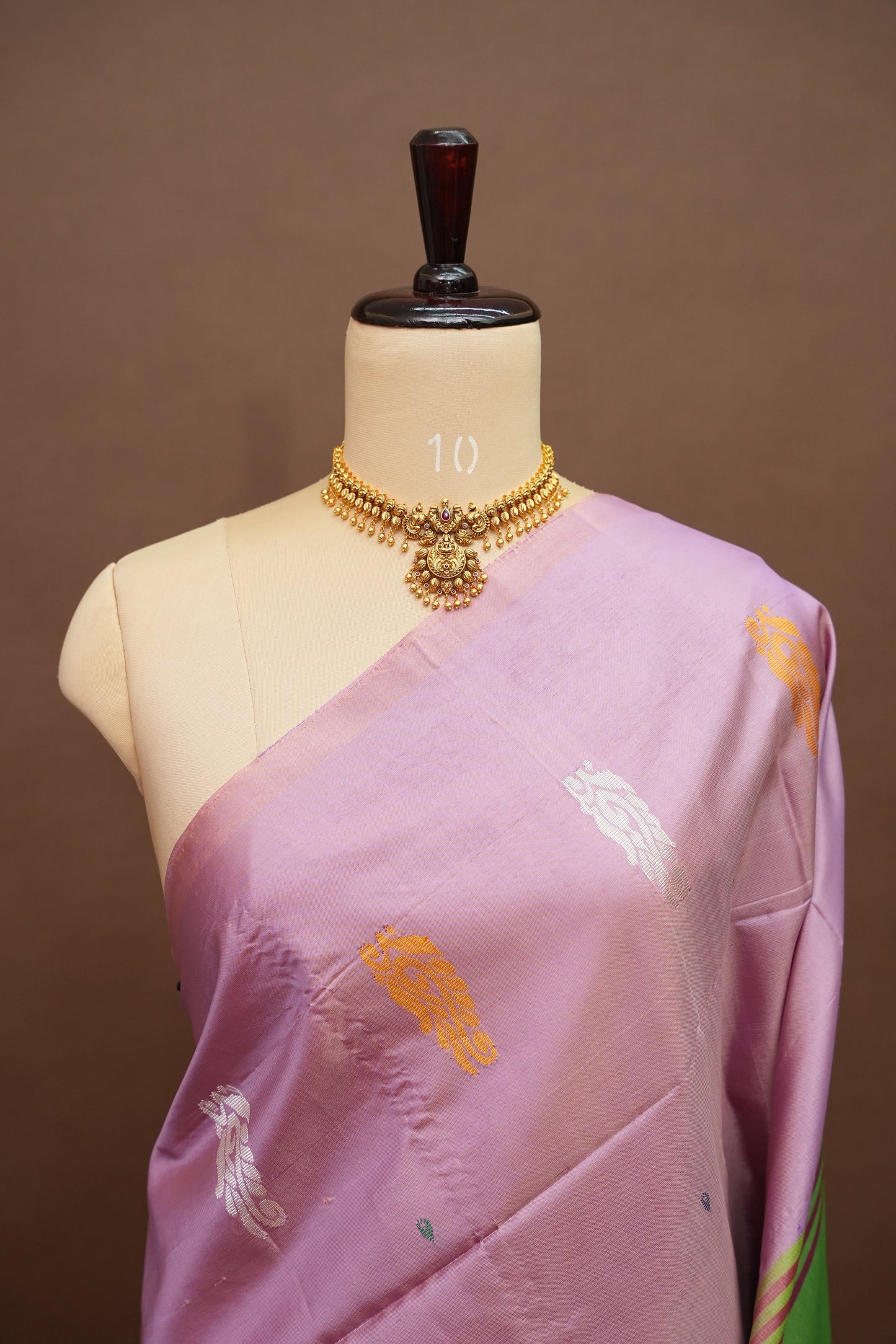 Vegan Saree with Temple Motifs & Contrast Green Pallu – Lavender Pink