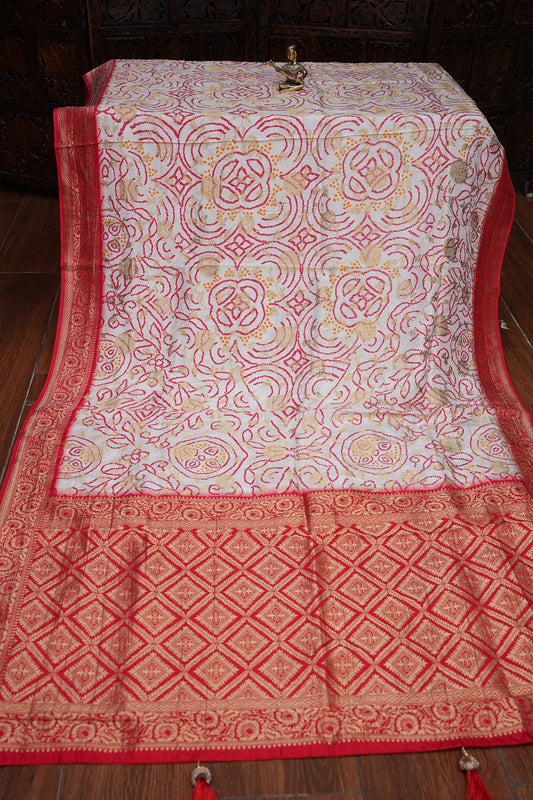 Kashmiri Pashmina Story Telling Banarasi Saree - White & Red