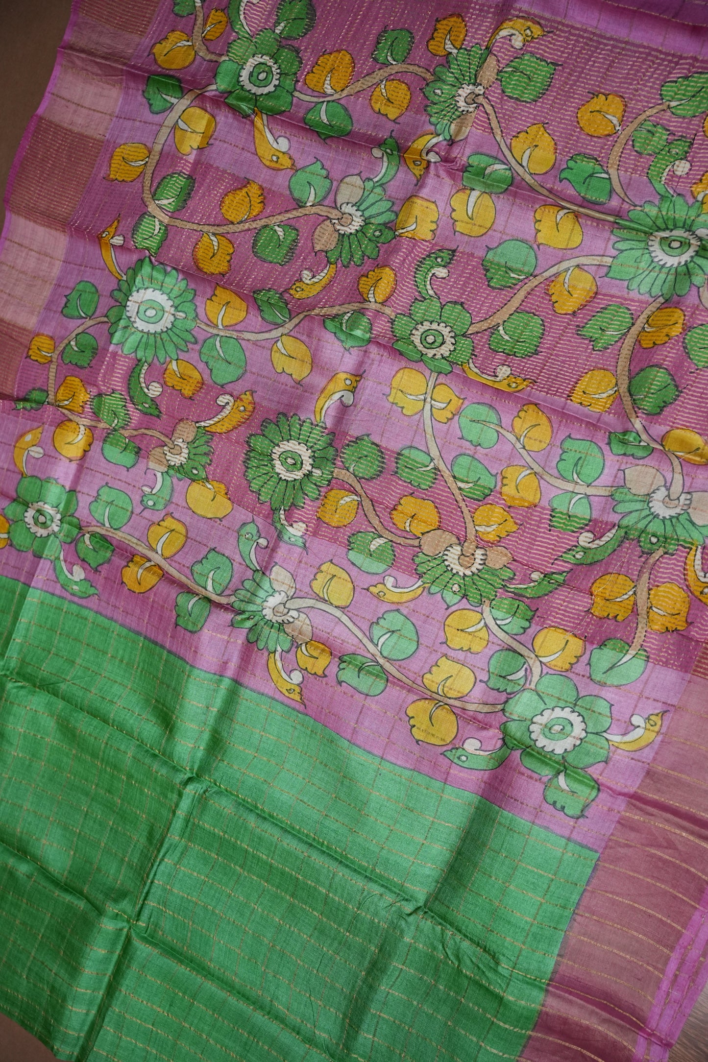 Premium Hand-Painted Tussar Silk Saree – Emerald Green with Lavender Pink Floral Pallu