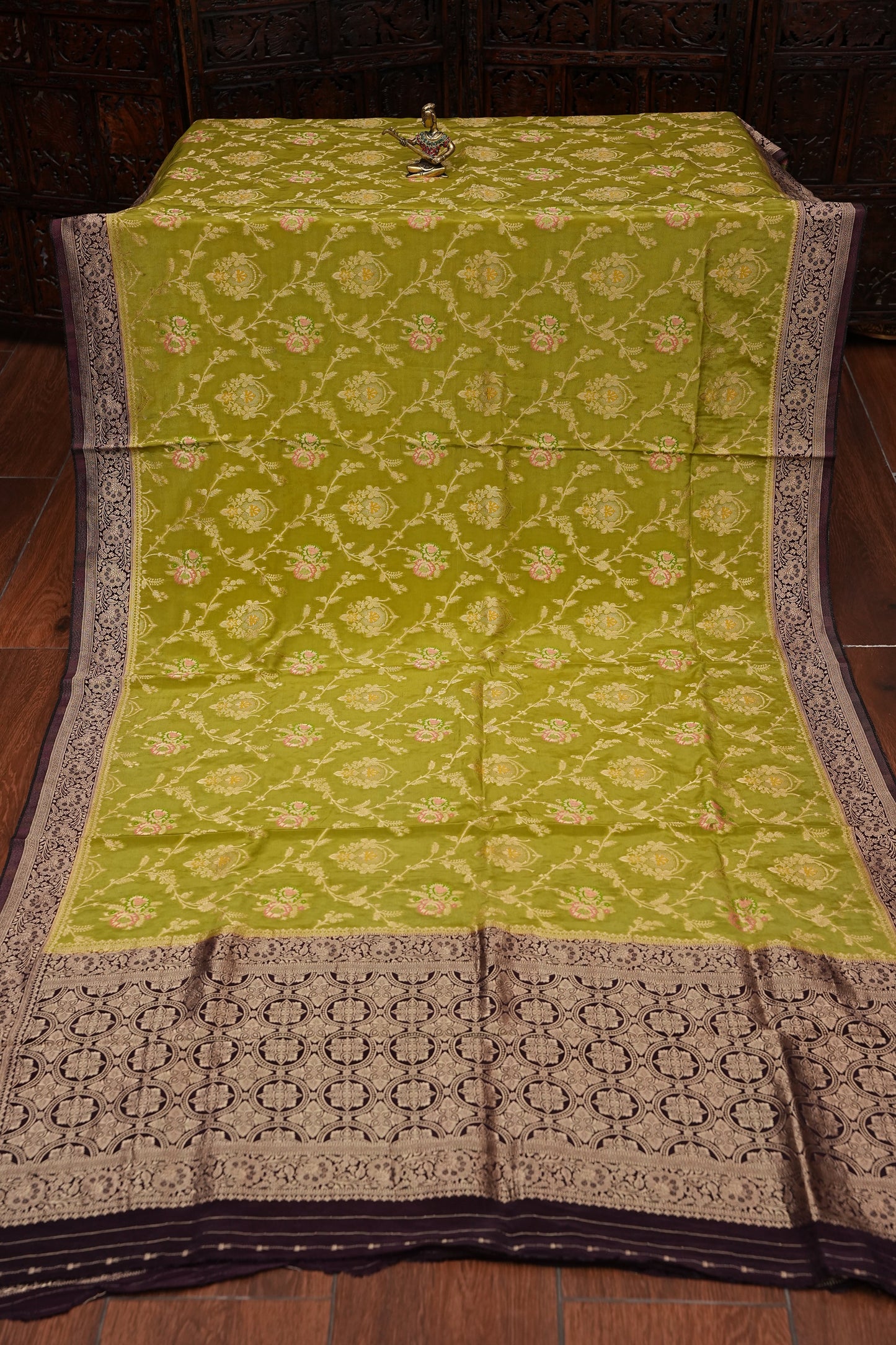 Banarasi Munga Silk Saree - Pistachio Green & Coffee