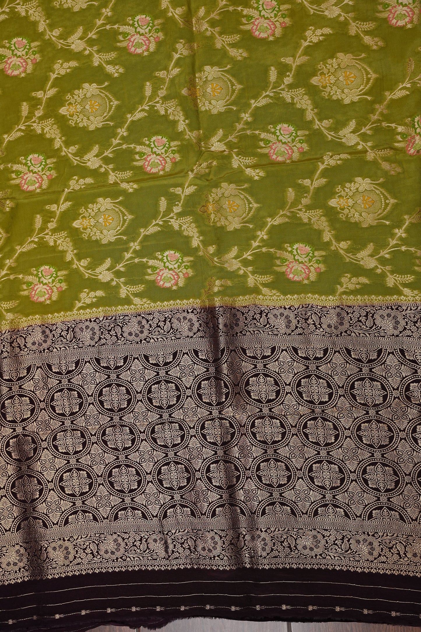 Banarasi Munga Silk Saree - Pistachio Green & Coffee